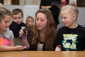 Service Stories Archive: Oakland Elementary School exploring germs with Microbiology (BIO 330)